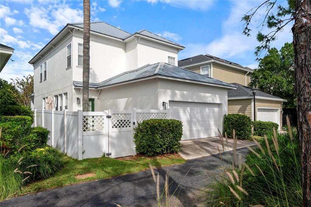 合同活跃: $825,000 (4 贝兹, 2 浴室, 1907 平方英尺)