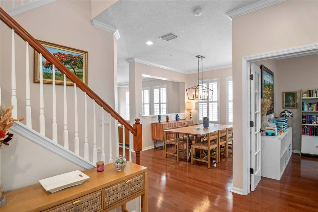 合同活跃: $825,000 (4 贝兹, 2 浴室, 1907 平方英尺)