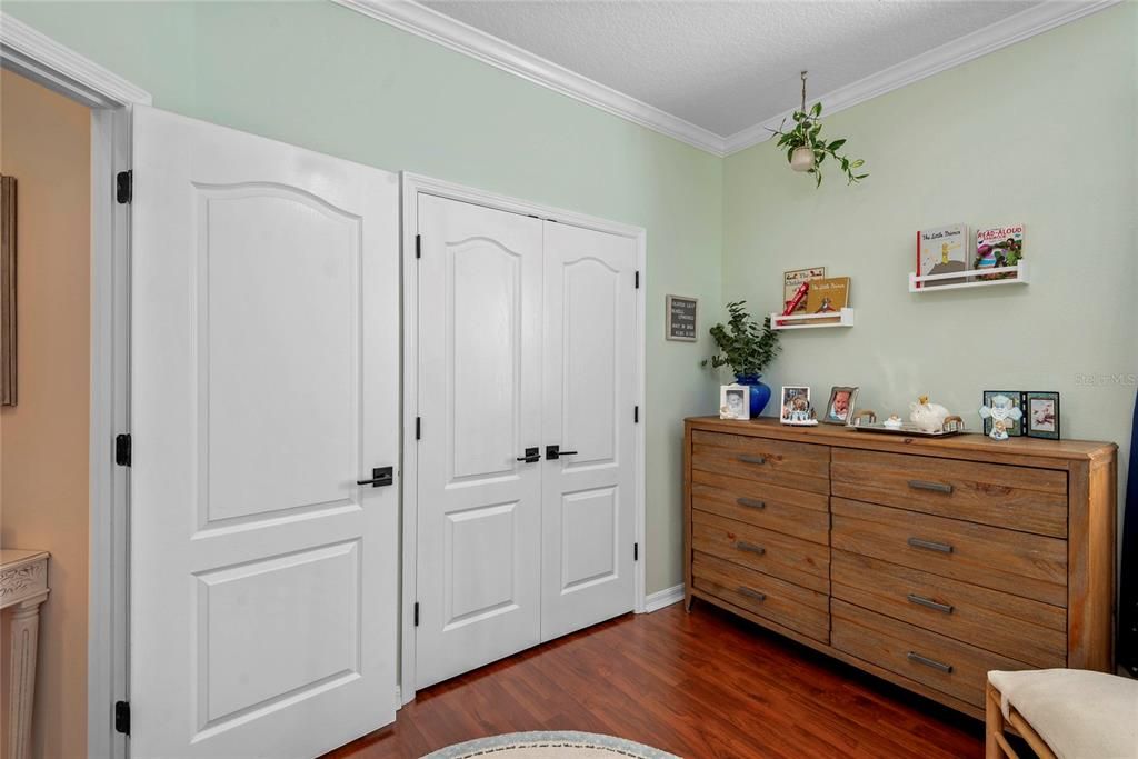 合同活跃: $825,000 (4 贝兹, 2 浴室, 1907 平方英尺)