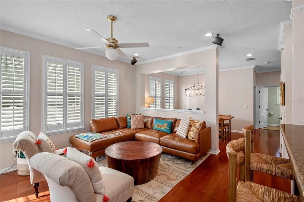 合同活跃: $825,000 (4 贝兹, 2 浴室, 1907 平方英尺)