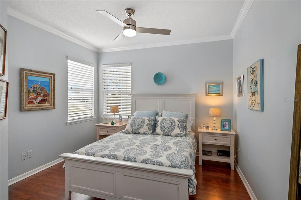 合同活跃: $825,000 (4 贝兹, 2 浴室, 1907 平方英尺)