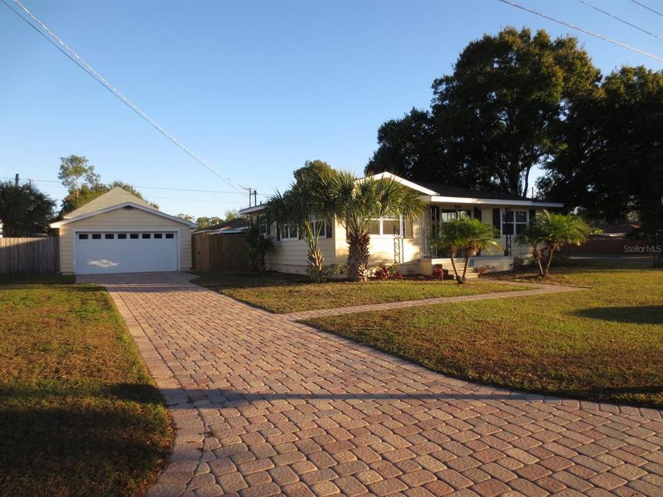 Recently Rented: $1,995 (2 beds, 1 baths, 1144 Square Feet)