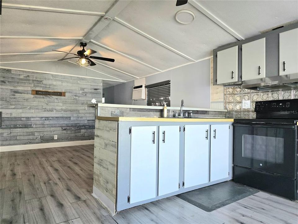 待售: $110,000 (2 贝兹, 1 浴室, 1000 平方英尺)