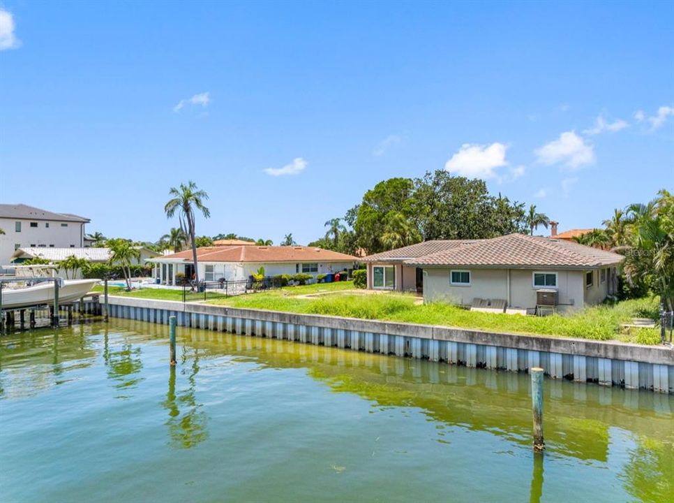 合同活跃: $975,000 (4 贝兹, 3 浴室, 2180 平方英尺)