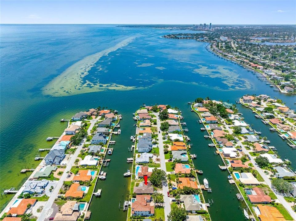 合同活跃: $975,000 (4 贝兹, 3 浴室, 2180 平方英尺)