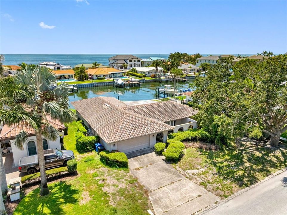 合同活跃: $975,000 (4 贝兹, 3 浴室, 2180 平方英尺)