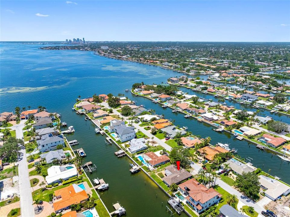 合同活跃: $975,000 (4 贝兹, 3 浴室, 2180 平方英尺)