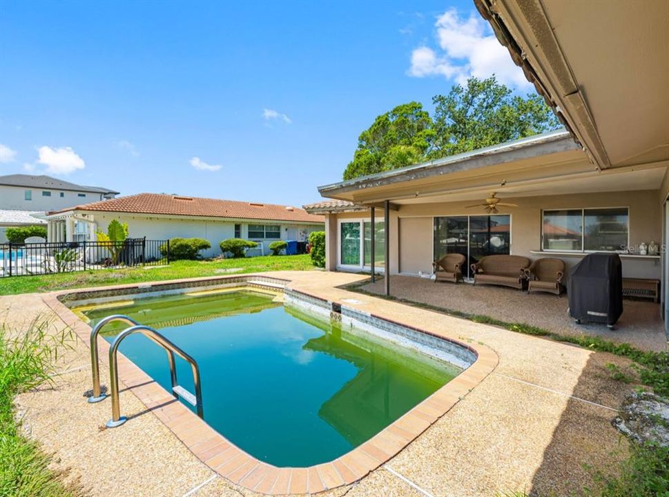 合同活跃: $975,000 (4 贝兹, 3 浴室, 2180 平方英尺)