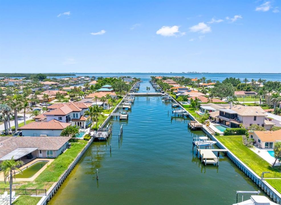 合同活跃: $975,000 (4 贝兹, 3 浴室, 2180 平方英尺)