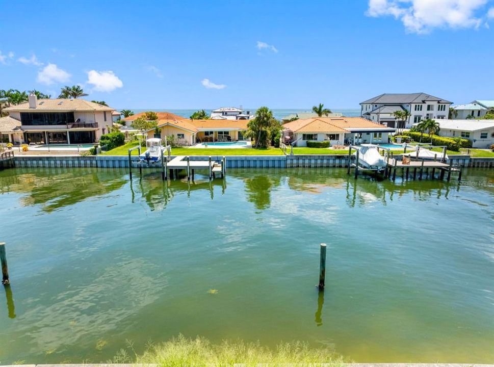 合同活跃: $975,000 (4 贝兹, 3 浴室, 2180 平方英尺)