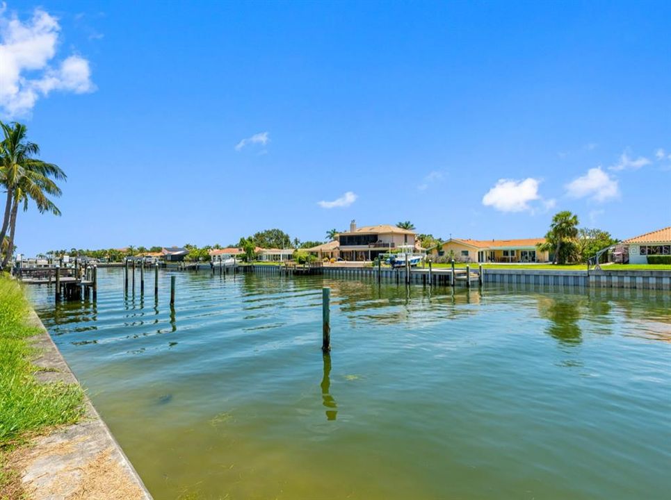 合同活跃: $975,000 (4 贝兹, 3 浴室, 2180 平方英尺)