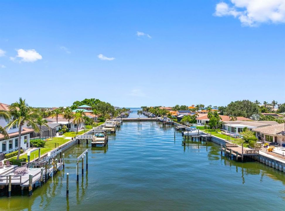 合同活跃: $975,000 (4 贝兹, 3 浴室, 2180 平方英尺)