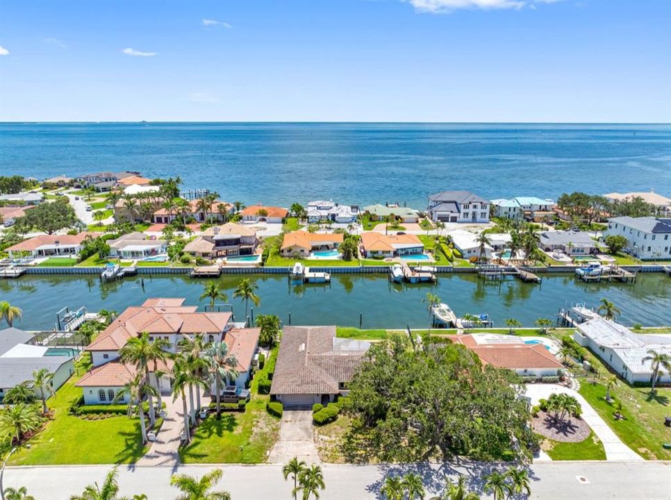 合同活跃: $975,000 (4 贝兹, 3 浴室, 2180 平方英尺)