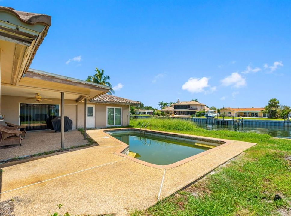 合同活跃: $975,000 (4 贝兹, 3 浴室, 2180 平方英尺)