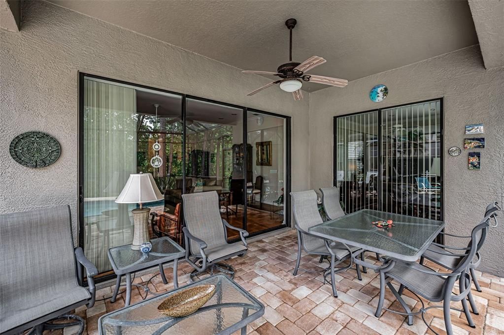 Activo con contrato: $689,000 (3 camas, 2 baños, 2234 Pies cuadrados)