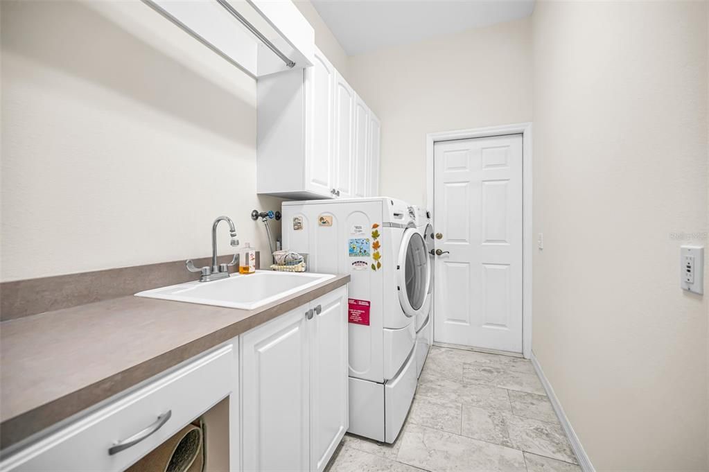 Activo con contrato: $689,000 (3 camas, 2 baños, 2234 Pies cuadrados)