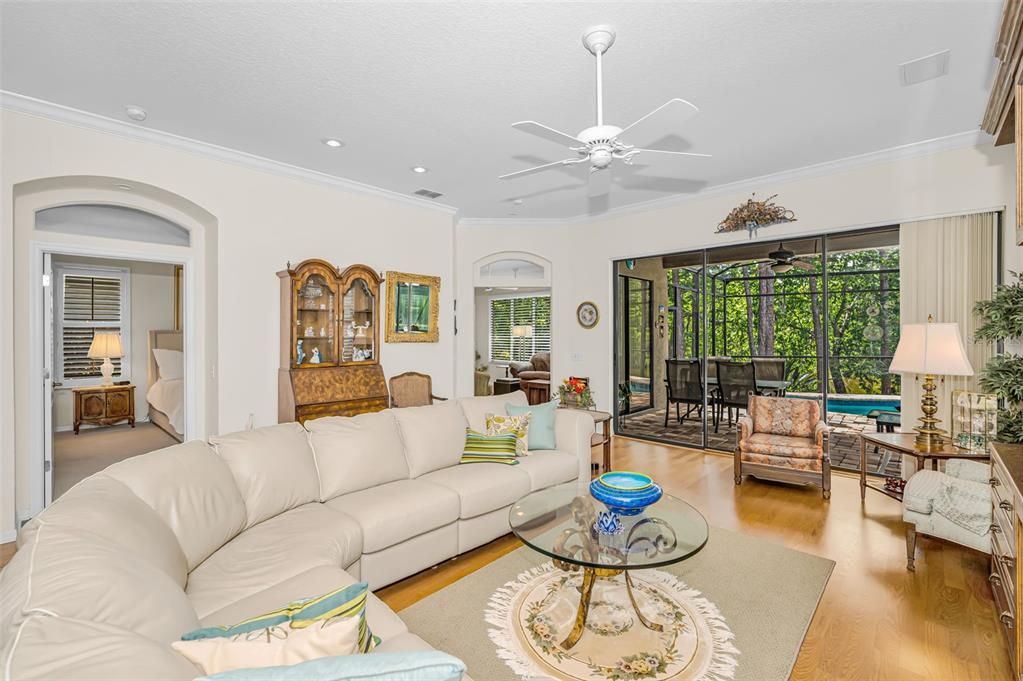 Activo con contrato: $689,000 (3 camas, 2 baños, 2234 Pies cuadrados)