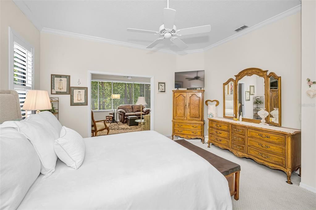 Activo con contrato: $689,000 (3 camas, 2 baños, 2234 Pies cuadrados)