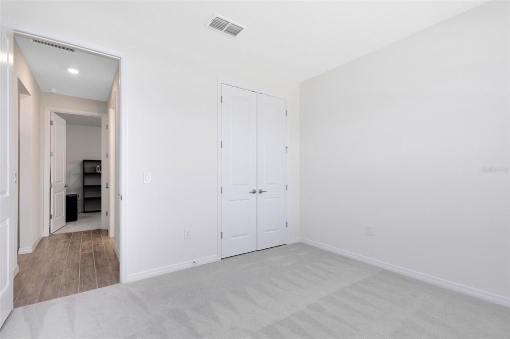 待售: $425,000 (4 贝兹, 2 浴室, 2056 平方英尺)