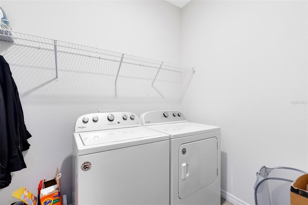 待售: $425,000 (4 贝兹, 2 浴室, 2056 平方英尺)