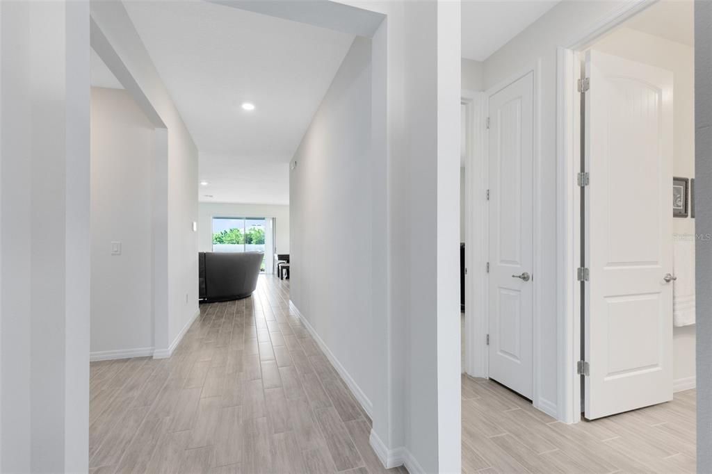 待售: $425,000 (4 贝兹, 2 浴室, 2056 平方英尺)