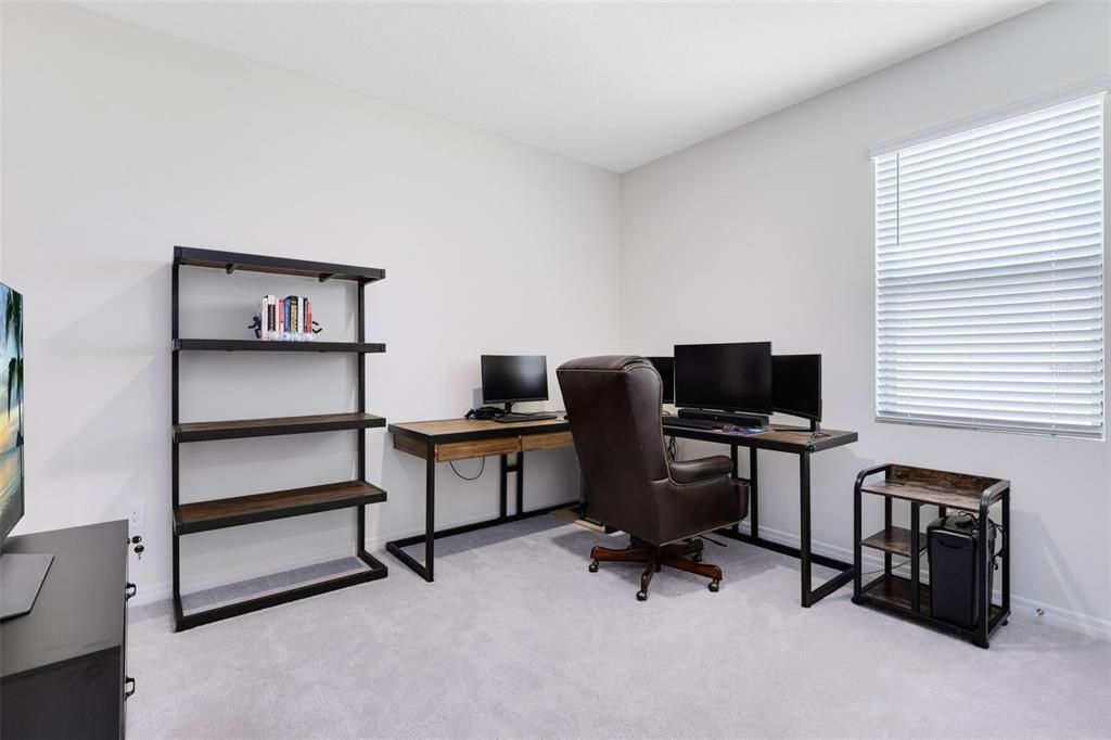 待售: $425,000 (4 贝兹, 2 浴室, 2056 平方英尺)