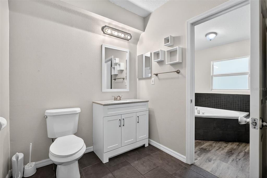 For Sale: $324,900 (4 beds, 2 baths, 1710 Square Feet)