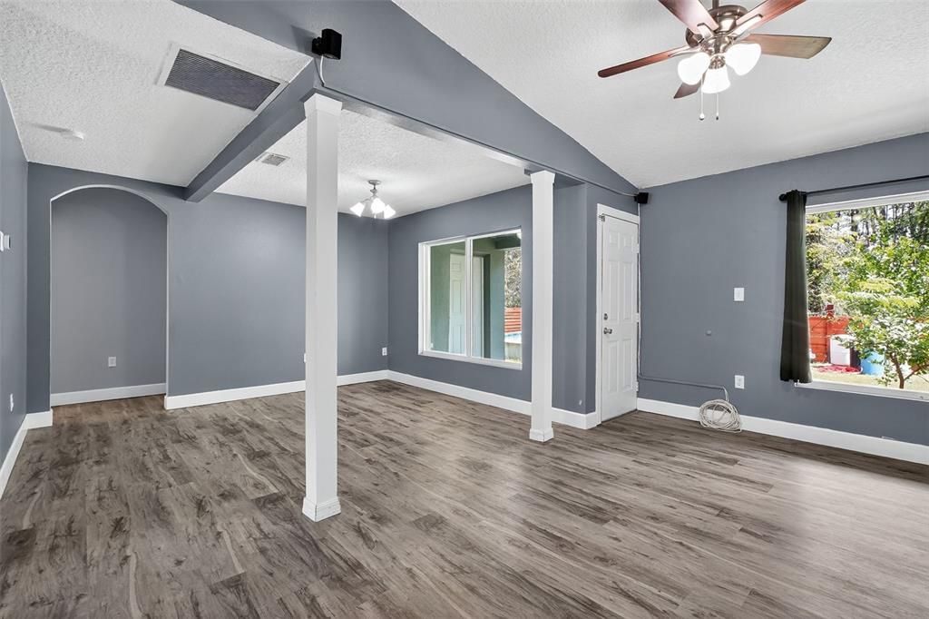 For Sale: $324,900 (4 beds, 2 baths, 1710 Square Feet)