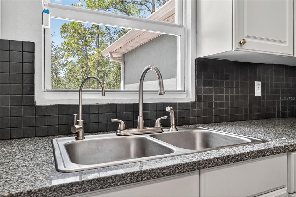 For Sale: $324,900 (4 beds, 2 baths, 1710 Square Feet)