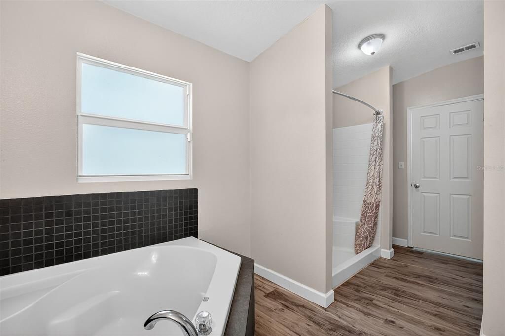 For Sale: $324,900 (4 beds, 2 baths, 1710 Square Feet)