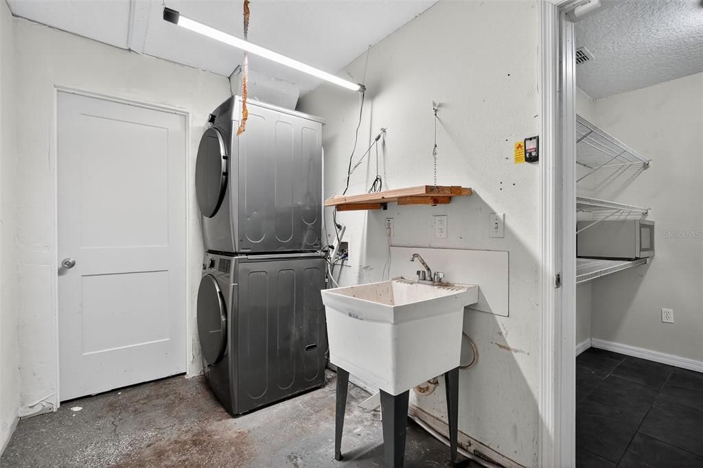 For Sale: $324,900 (4 beds, 2 baths, 1710 Square Feet)