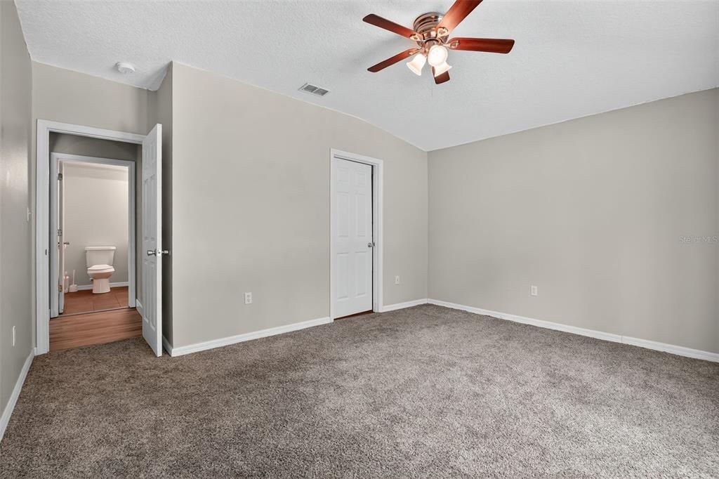 For Sale: $324,900 (4 beds, 2 baths, 1710 Square Feet)