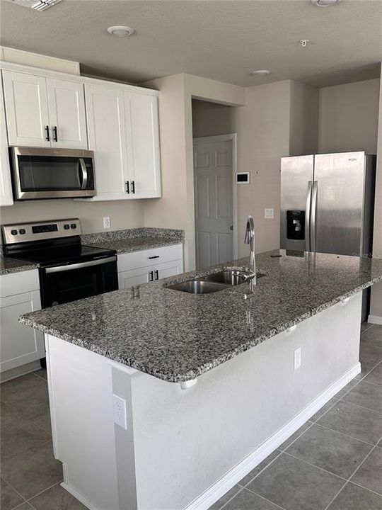 待售: $370,000 (3 贝兹, 2 浴室, 1574 平方英尺)