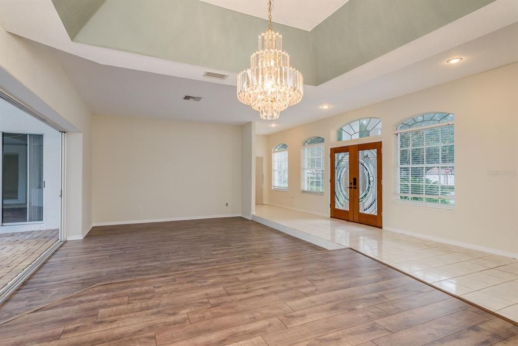 Activo con contrato: $799,900 (3 camas, 3 baños, 3386 Pies cuadrados)