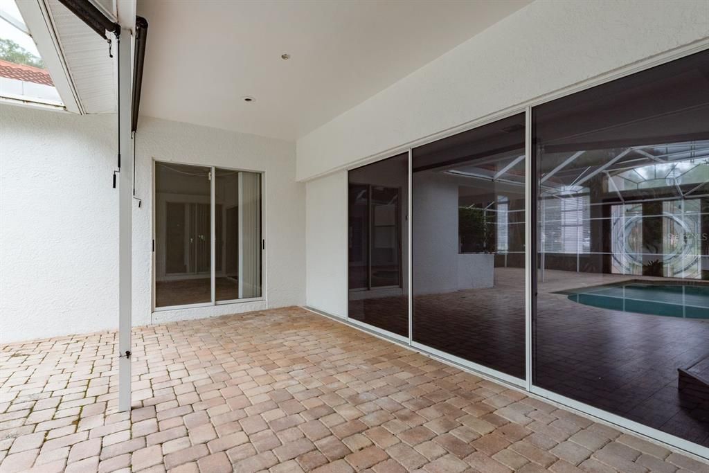 Activo con contrato: $799,900 (3 camas, 3 baños, 3386 Pies cuadrados)