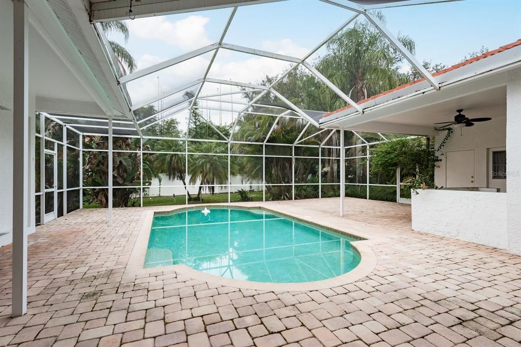 Activo con contrato: $799,900 (3 camas, 3 baños, 3386 Pies cuadrados)