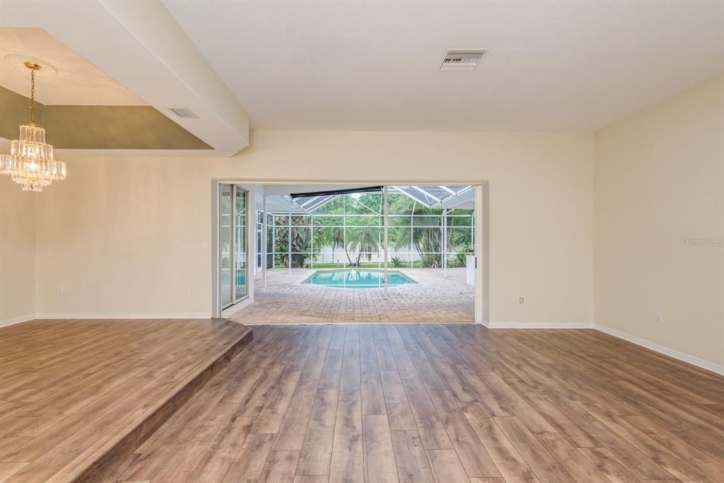 Activo con contrato: $799,900 (3 camas, 3 baños, 3386 Pies cuadrados)