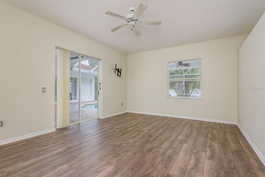 Activo con contrato: $799,900 (3 camas, 3 baños, 3386 Pies cuadrados)