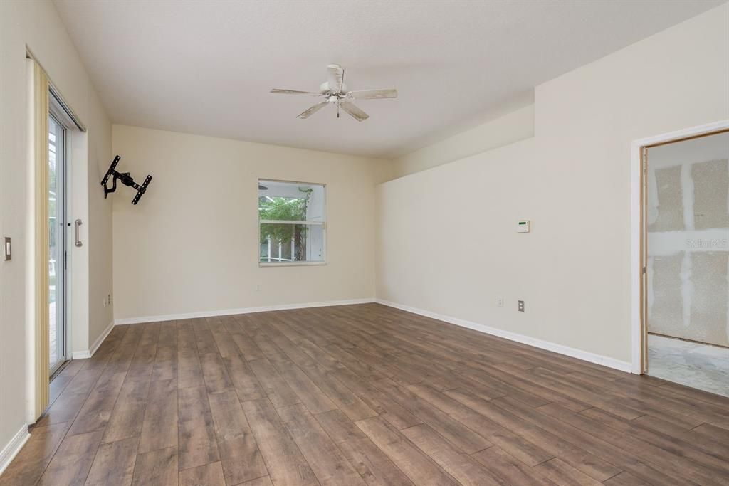 Activo con contrato: $799,900 (3 camas, 3 baños, 3386 Pies cuadrados)