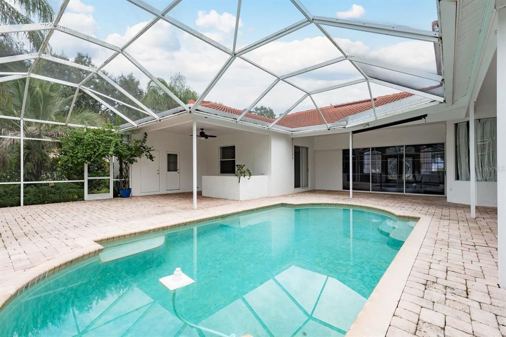 Activo con contrato: $799,900 (3 camas, 3 baños, 3386 Pies cuadrados)