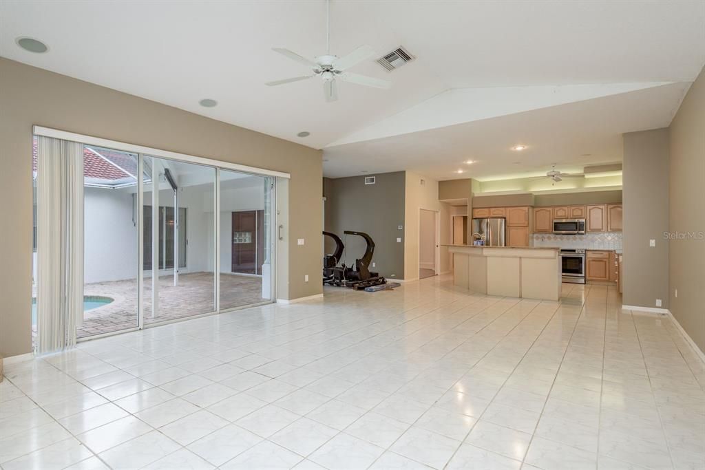 Activo con contrato: $799,900 (3 camas, 3 baños, 3386 Pies cuadrados)