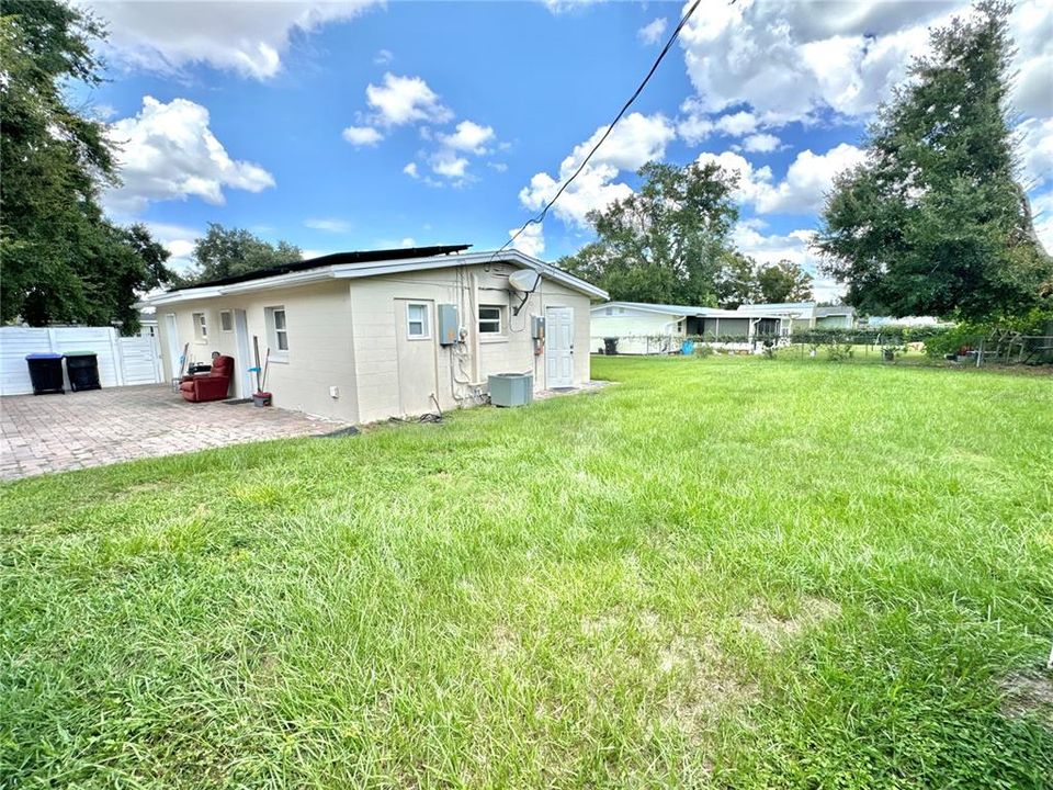 合同活跃: $239,999 (3 贝兹, 3 浴室, 936 平方英尺)