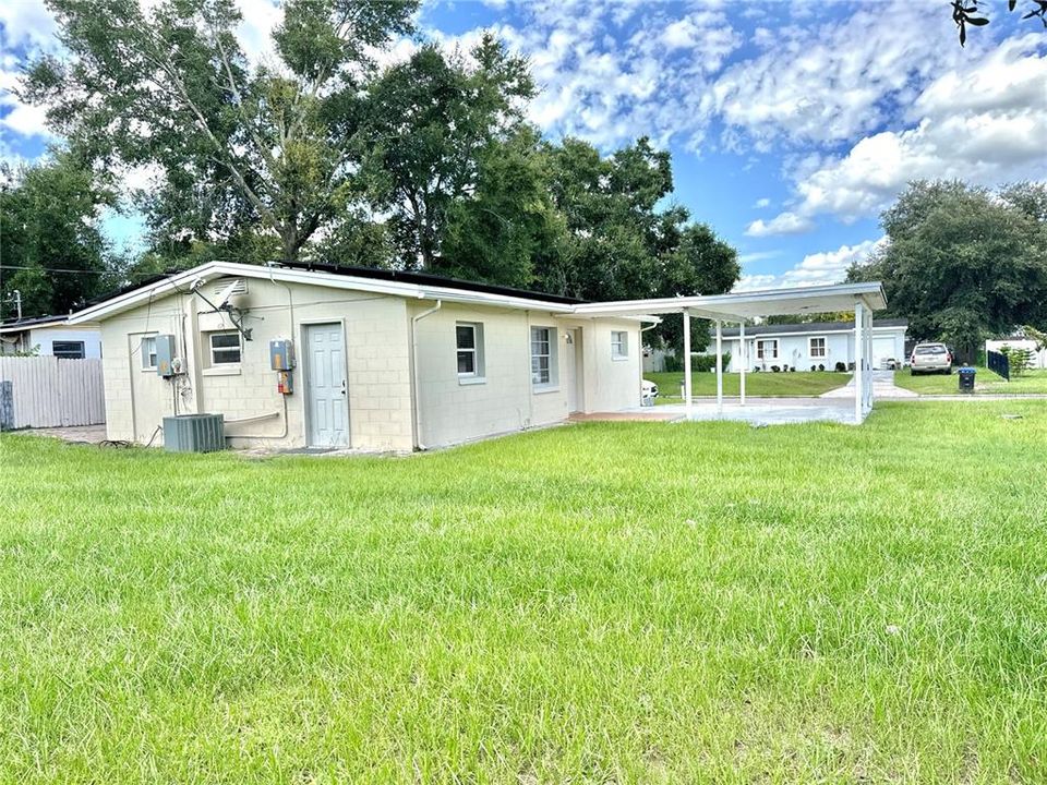 合同活跃: $239,999 (3 贝兹, 3 浴室, 936 平方英尺)