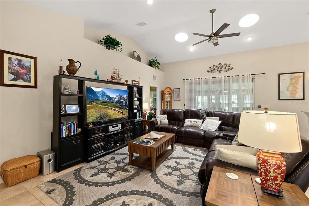 For Sale: $478,000 (4 beds, 2 baths, 2525 Square Feet)