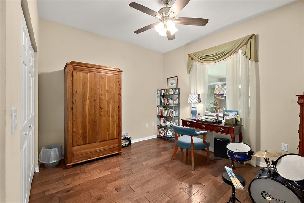 For Sale: $478,000 (4 beds, 2 baths, 2525 Square Feet)