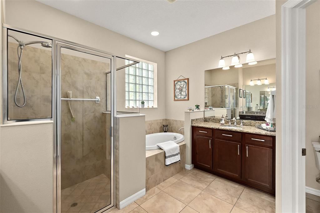 For Sale: $478,000 (4 beds, 2 baths, 2525 Square Feet)