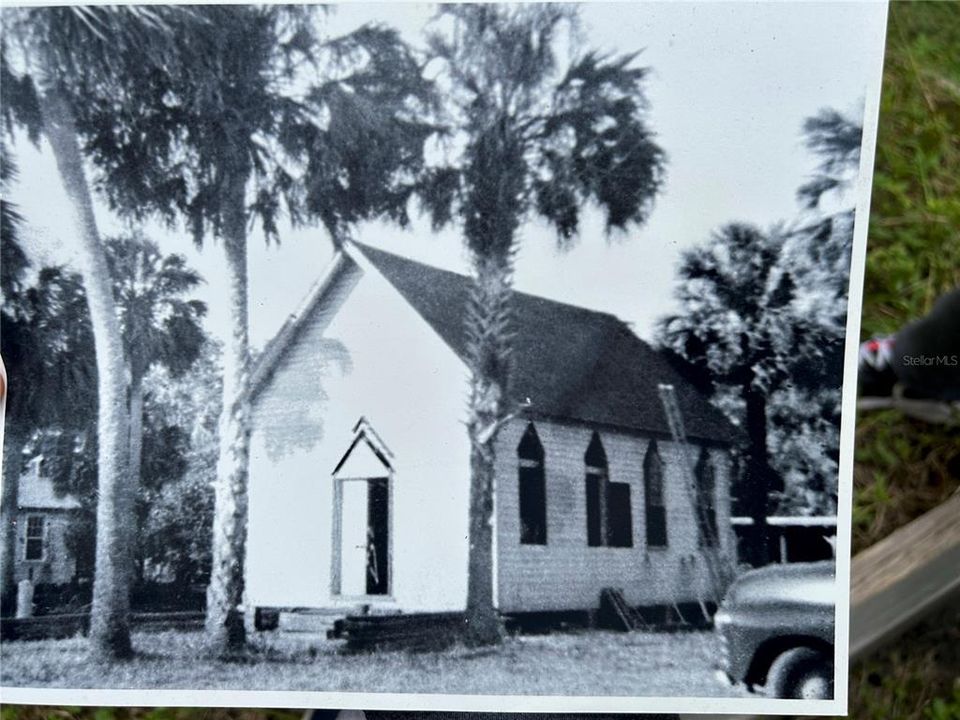 Active With Contract: $289,000 (3 beds, 2 baths, 1564 Square Feet)