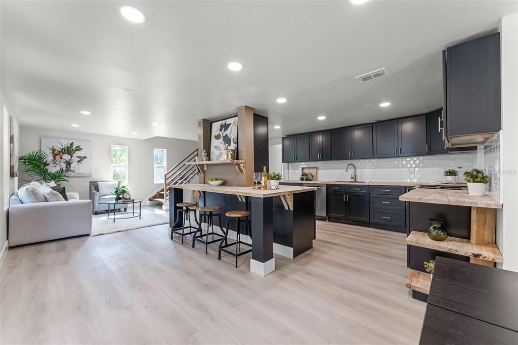 Active With Contract: $289,000 (3 beds, 2 baths, 1564 Square Feet)