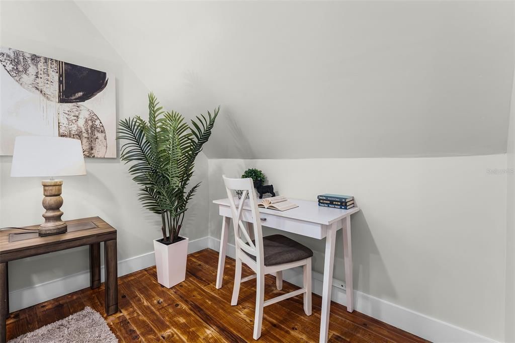 Active With Contract: $289,000 (3 beds, 2 baths, 1564 Square Feet)