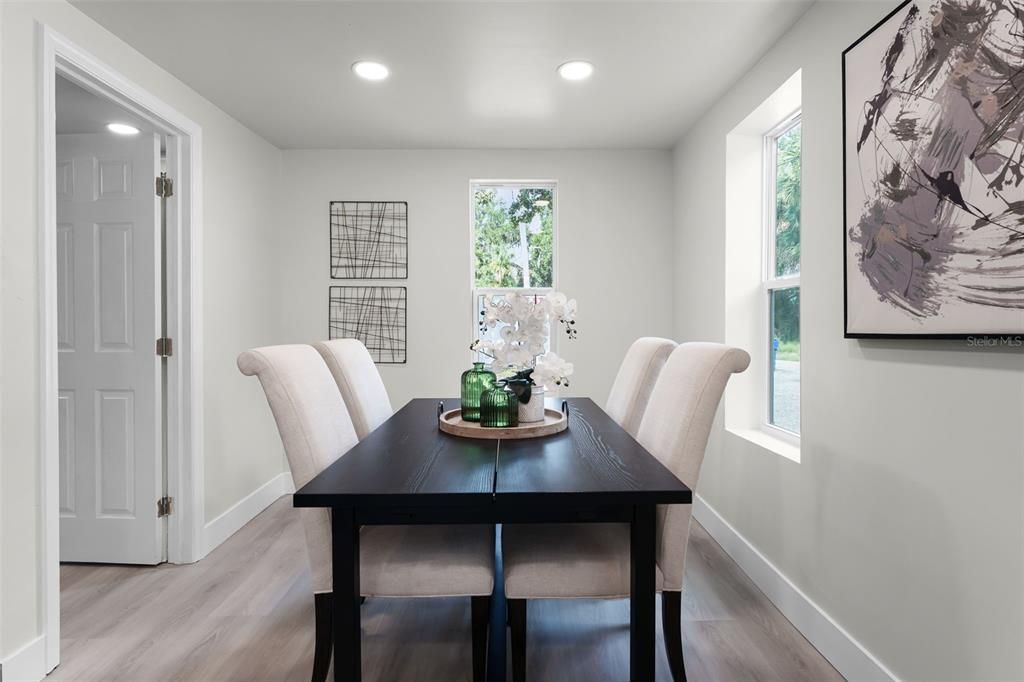 Active With Contract: $289,000 (3 beds, 2 baths, 1564 Square Feet)